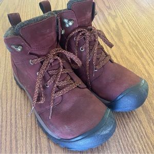 8.5 Keen boots